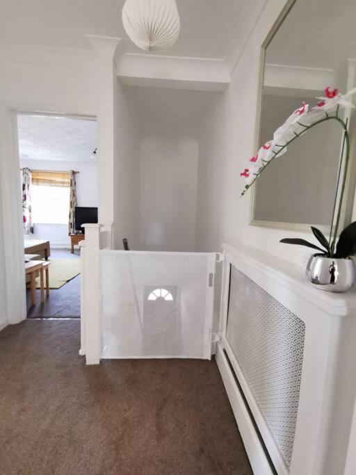 2 Bed Apt W/ Private Parking Close To Town Centre Huntingdon Exterior photo