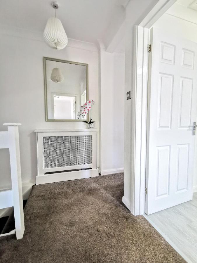 2 Bed Apt W/ Private Parking Close To Town Centre Huntingdon Exterior photo