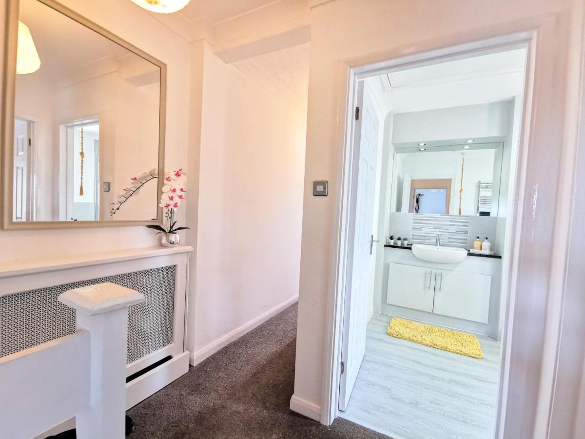 2 Bed Apt W/ Private Parking Close To Town Centre Huntingdon Exterior photo
