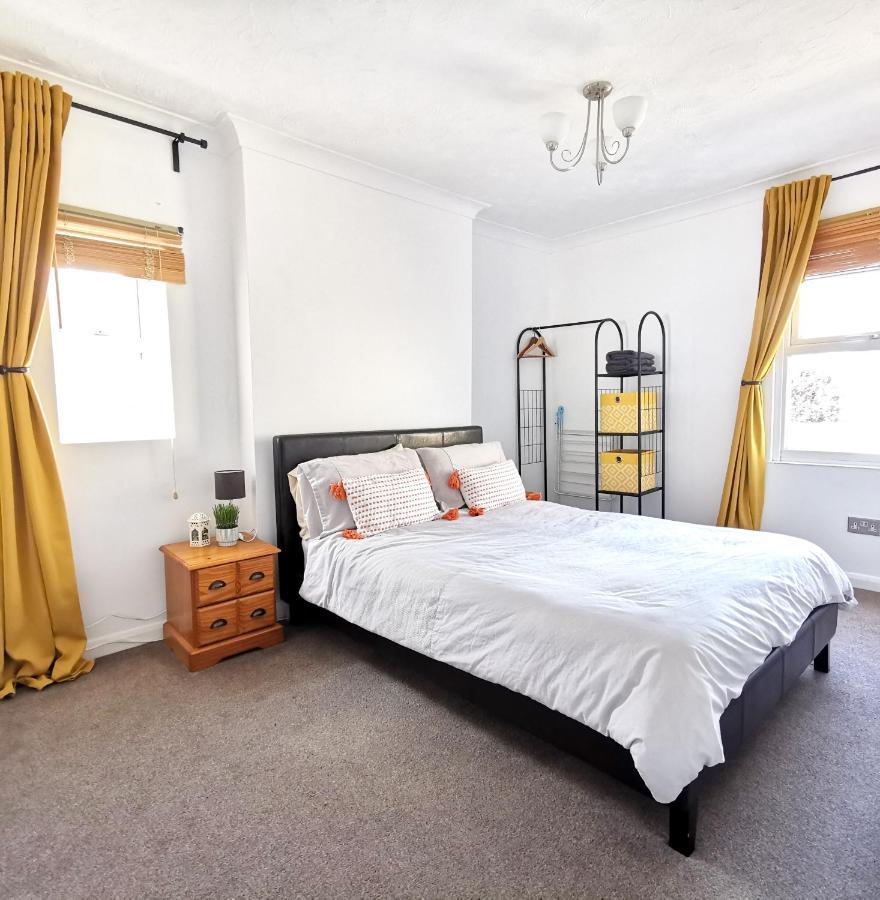 2 Bed Apt W/ Private Parking Close To Town Centre Huntingdon Exterior photo